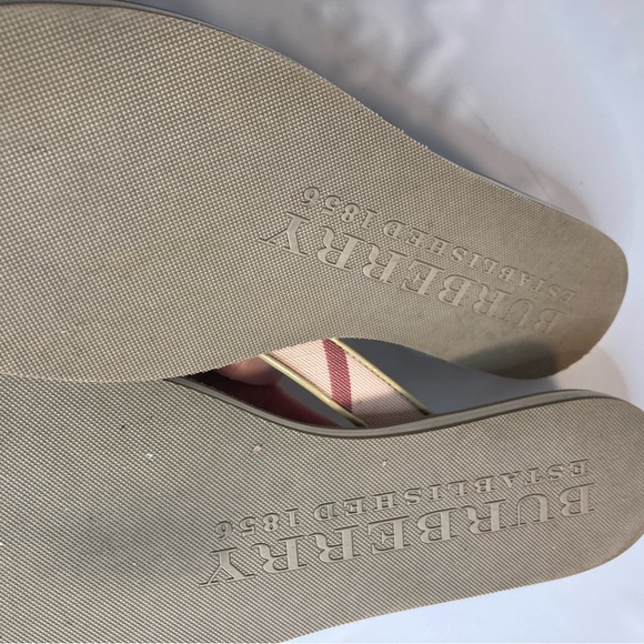 Burberry CHECK FLIP FLOP SANDALS SZ 41 - Picture 7 of 8